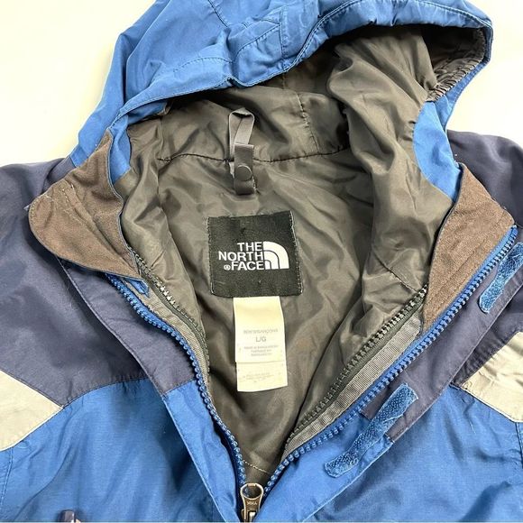 The North Face Lightweight Jacket - Picture 6 of 10